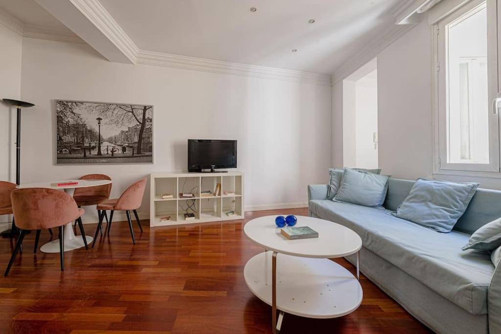 Modern Apartment In Chueca Inf3Iz4 Madrid Buitenkant foto
