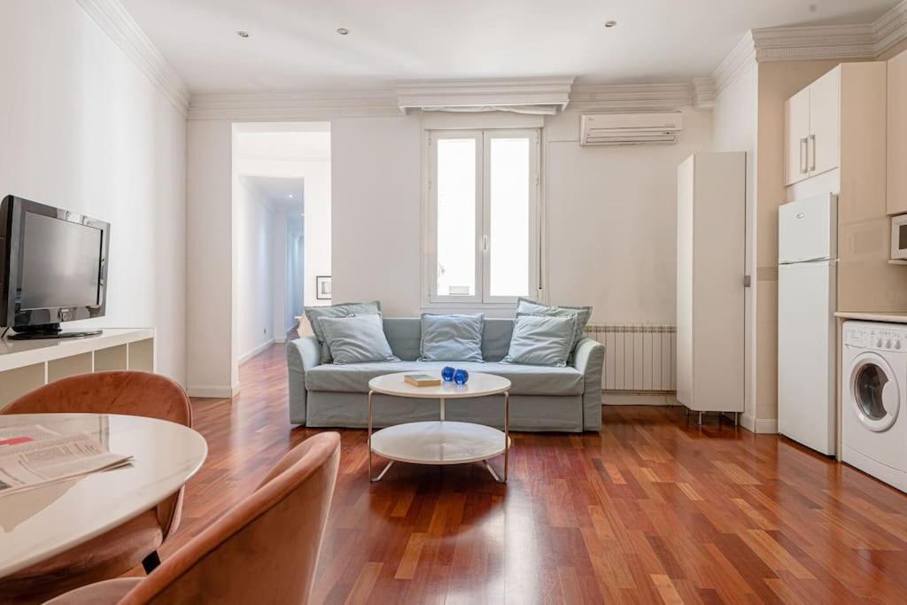 Modern Apartment In Chueca Inf3Iz4 Madrid Buitenkant foto